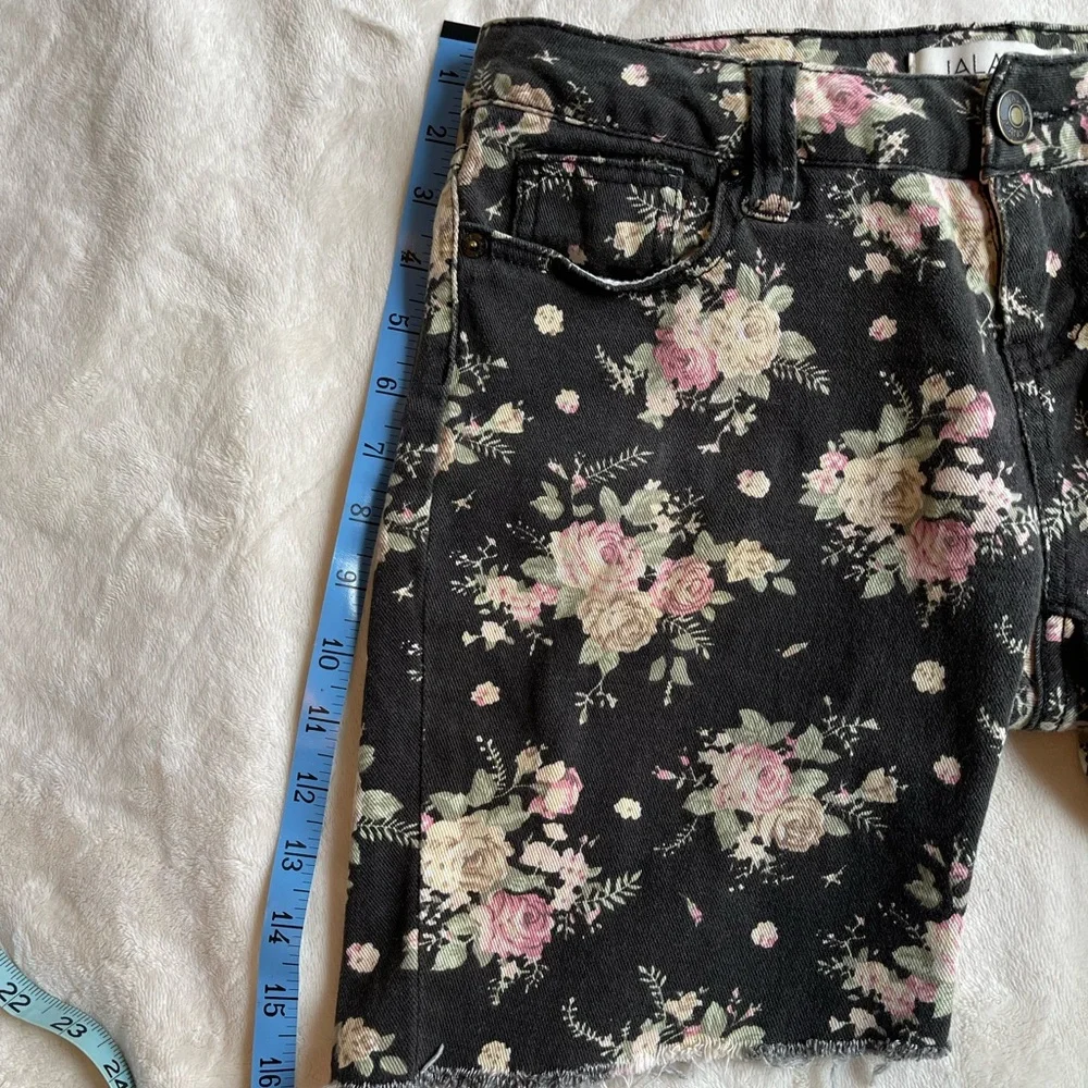Grunge Fairy Whimsygoth Floral Cutoff Shorts Jalate Black Pink Rose Denim 7